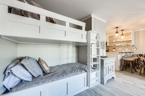 1 soverom, strykejern/-brett, reiseseng for barn og wi-fi (inkludert)