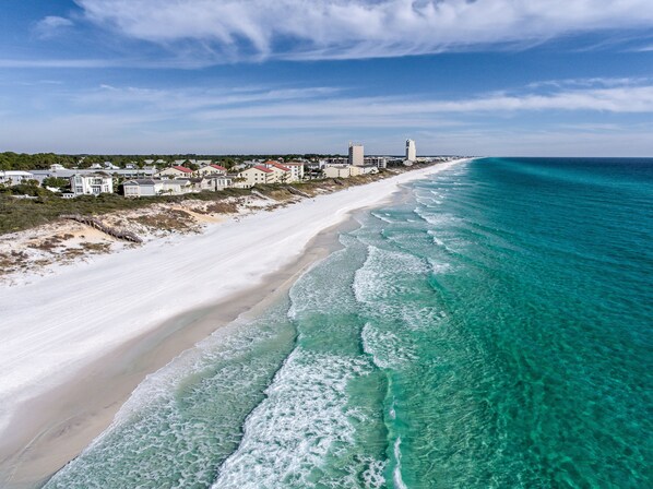 靠近海滩、沙滩椅