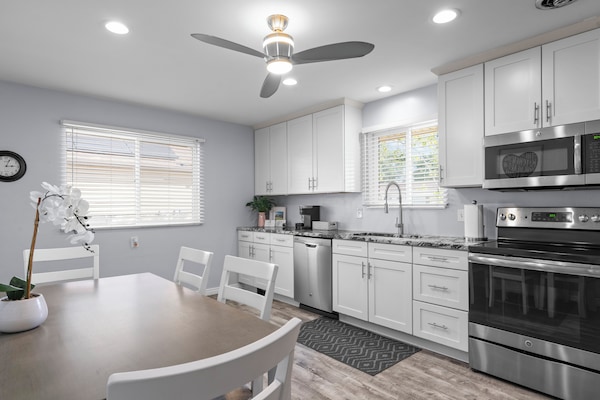 Frigorífic, microones, forn i placa de cuina