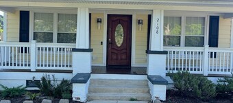 Williams Way Suites 8 Stylish suites with parking