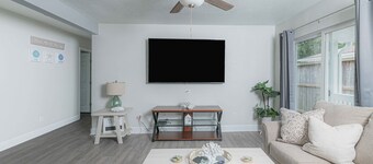 New updated 1.5 blocks to beach, 5 min walk, 4 bedroom 3 bath, king size bed, 