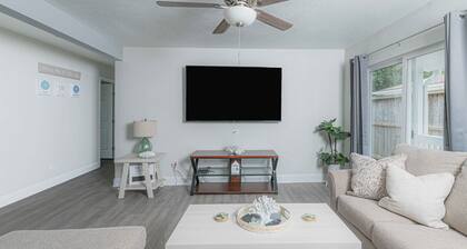 New updated 1.5 blocks to beach, 5 min walk, 4 bedroom 3 bath, king size bed,