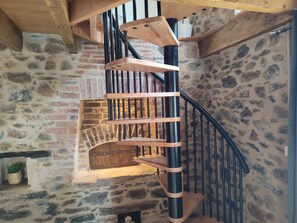 Interior - Lovingly renovated bread oven (Saint-Pardoux-Corbier)
