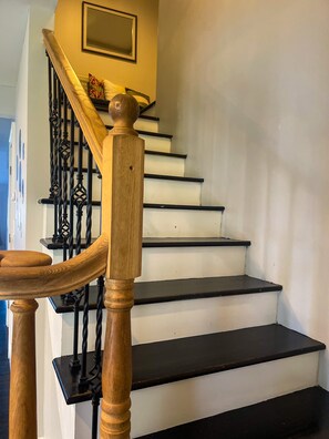 Interior - Colonial home near Hiking Trail (Meriden)