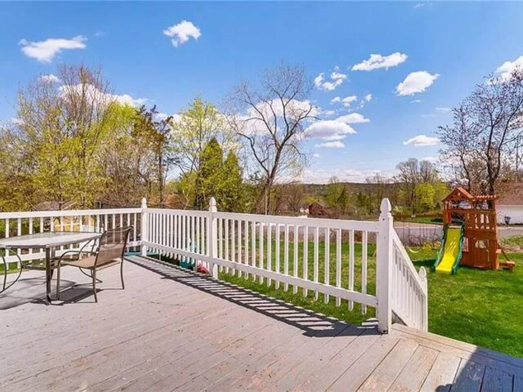 Luxury Colonial near Hiking Trail