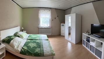 2 Schlafzimmer, Reisekinderbett, kostenloses WLAN, Bettwäsche