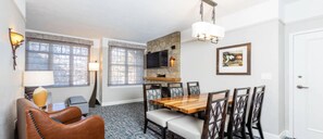 Dining - Beautiful 2 bedroom villa in Lake Tahoe (South Lake Tahoe)