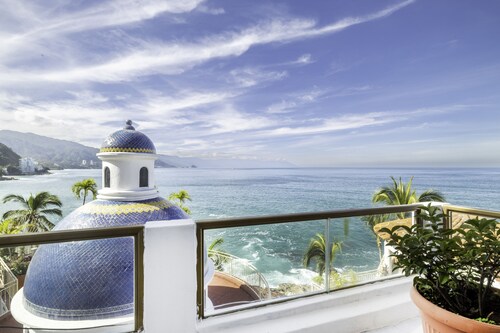 Puerto Vallarta amazing Beachfront Home, Chef included, heated infinite pool.