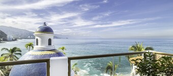 Puerto Vallarta amazing Beachfront Home, Chef included, heated infinite pool.