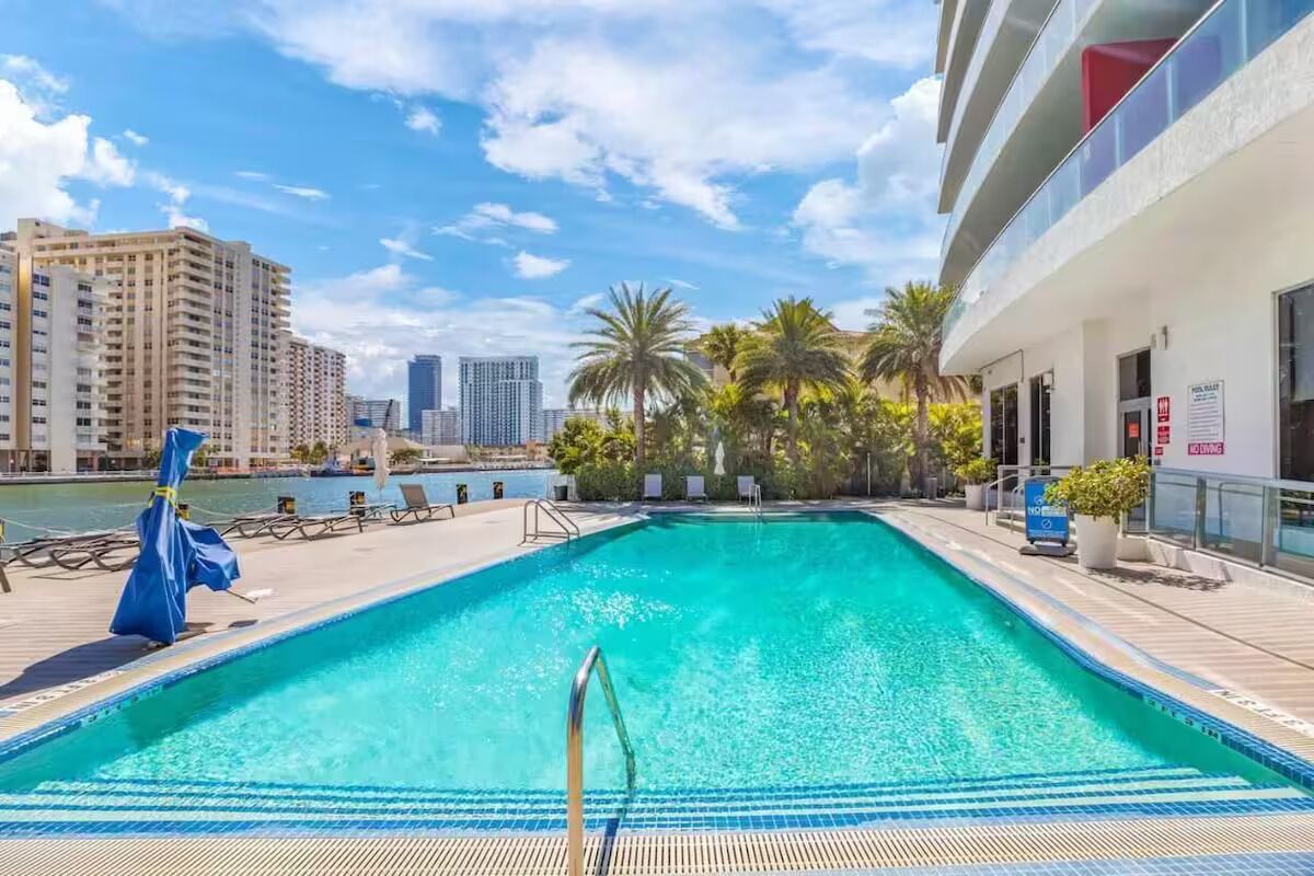 Beach Walk Resort 1 Bedroom 1 Bath condo w patio & kitchen