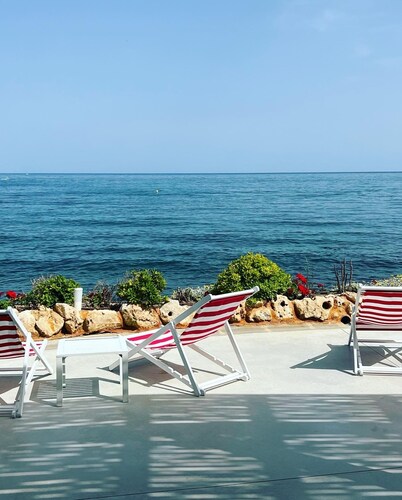 Close to the beach, central, private garden and fantastic views