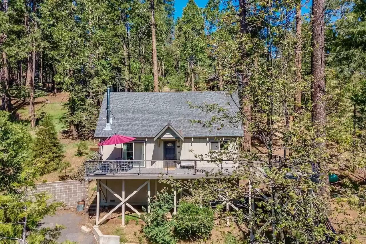 Arnold Family Escape - 4 Bdrm Blue Lake Springs Cabin