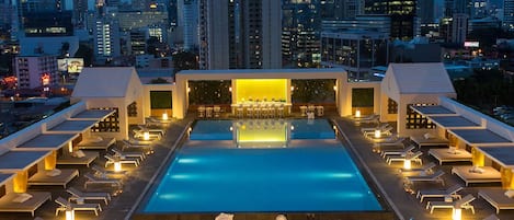 Outdoor pool, free pool cabanas, pool loungers