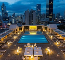 Outdoor pool, free cabanas, sun loungers