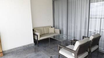 Luxury Apartment | Terrace/patio