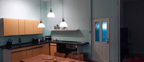 Kühlschrank, Herdplatte, Geschirrspüler