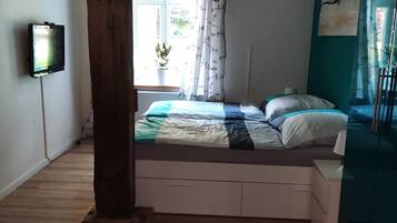 2 slaapkamers, een strijkplank/strijkijzer, gratis wifi, beddengoed