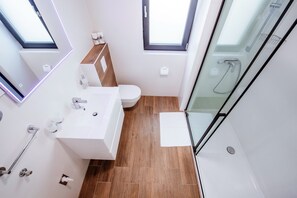 Design Apartment, 2 Bedrooms, Terrace, Sea View | Bathroom | Free toiletries, towels