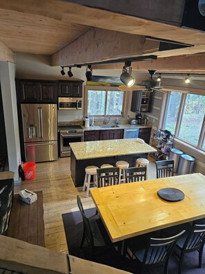 Micro-ondes, four, plaque de cuisson, lave-vaisselle