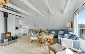 TV, fireplace - Beautiful home in Hvide Sande with WiFi (Hvide Sande)