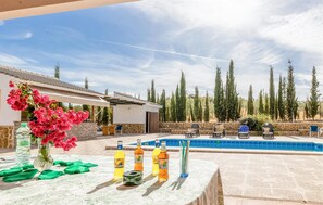 Outdoor dining - Amazing home in Lucena (Lucena)
