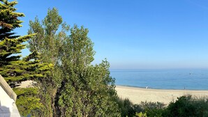 A beach with clear skies, calm water, and a few boats. - Studio in a magnificent villa with private beach access. (Esquibien)