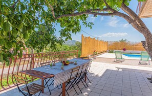Outdoor dining - Nice apartment in Danilo with WiFi (Danilo)