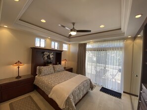 3 bedrooms, in-room safe, desk, iron/ironing board
