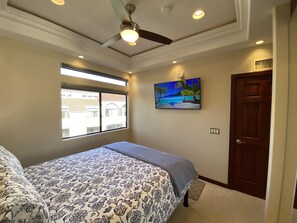 3 bedrooms, in-room safe, desk, iron/ironing board
