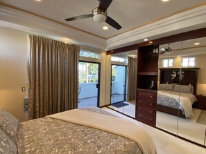 3 室のベッドルーム、セーフティボックス (室内)、デスク、アイロン / アイロン台