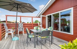 Outdoor dining - Gorgeous home in Bogense with kitchen (Bogense)