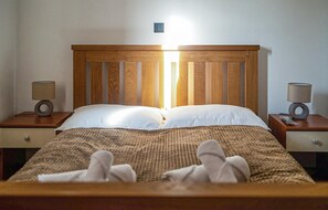 4 bedrooms, in-room safe, travel cot, free WiFi