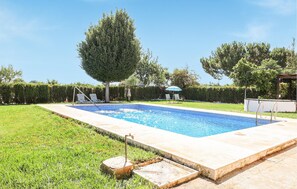 Outdoor pool - Cozy home in Utrera with swimming pool (Utrera)
