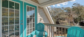 Beachy Keen ~Charming Dog Friendly Cottage-Walk to Beach! Sleeps 6