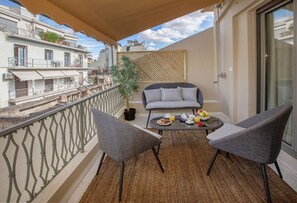 Property grounds - Brand new 3bdr Apt in Syntagma with Acropolis view, Luxury Apartment (Athens)