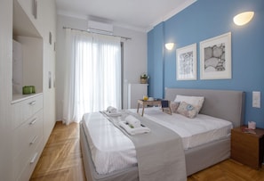 3 bedrooms, in-room safe, desk, iron/ironing board - Brand new 3bdr Apt in Syntagma with Acropolis view, Luxury Apartment (Athens)