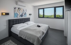 4 bedrooms, in-room safe, travel crib, free WiFi