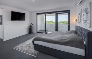 4 bedrooms, in-room safe, travel cot, free WiFi - Gorgeous home in Buje with kitchen (Buje)