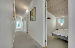 4 bedrooms, free WiFi - Cozy home in Hals with sauna (Hals)