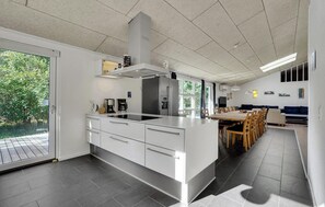 Fridge, oven, stovetop, dishwasher - Cozy home in Hals with sauna (Hals)