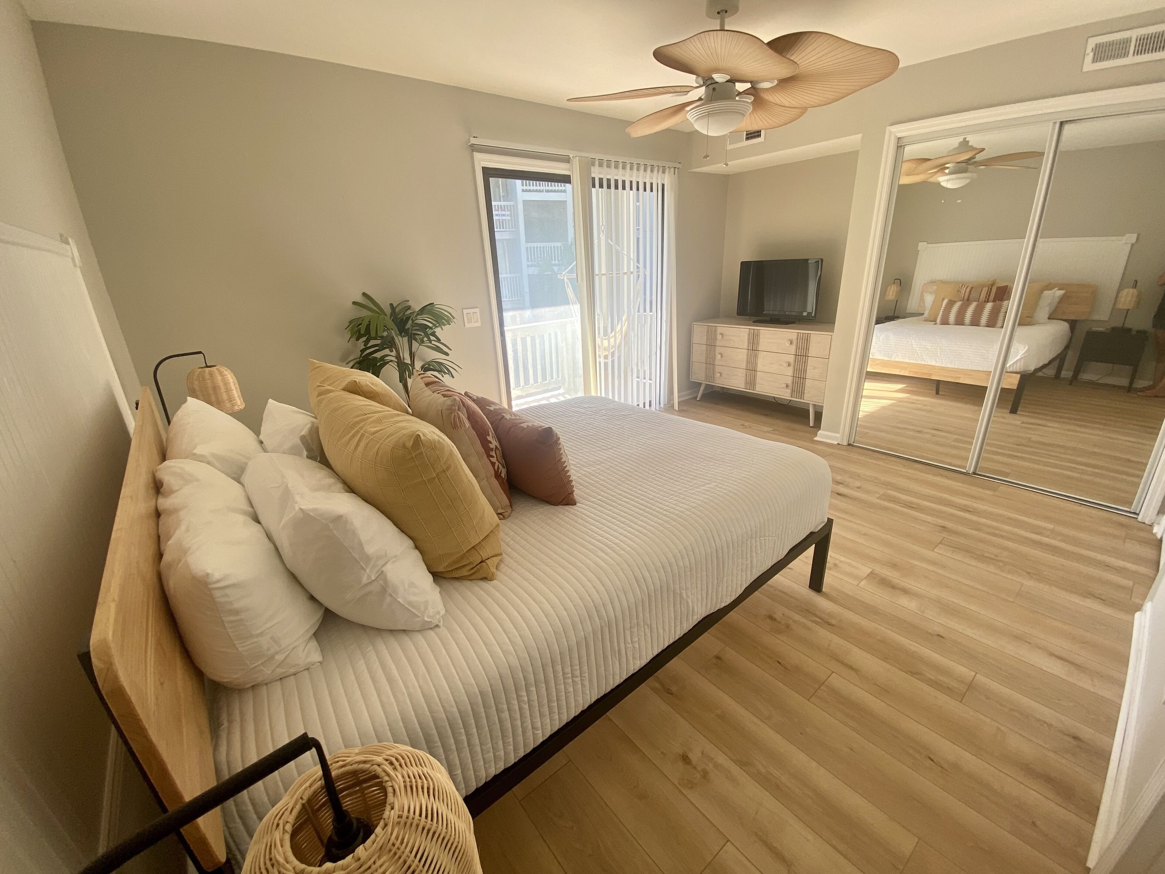 Fully renovated 1 bedroom condo - across the street from beach access