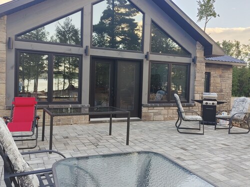 Lakefront La Casita Cottage on Golden Lake - Modern and inviting