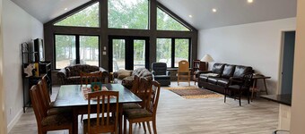 Lakefront La Casita Cottage on Golden Lake - Modern and inviting