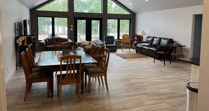 Lakefront La Casita Cottage on Golden Lake - Modern and inviting