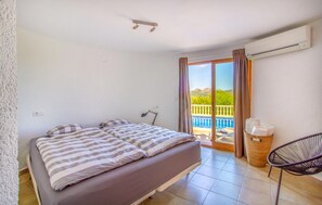 4 bedrooms, free WiFi, bed sheets - Stunning home in Pedreguer (Pedreguer)