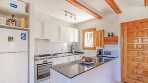 Private kitchen - Stunning home in Pedreguer (Pedreguer)