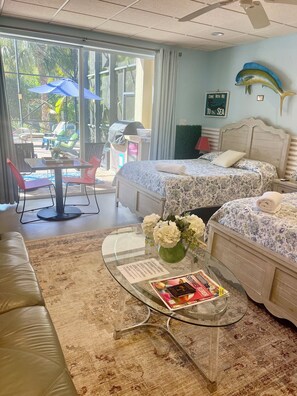 3 habitaciones, caja de seguridad en la habitación y escritorio 