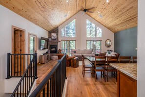 Smart TV, chimenea, videojuegos y reproductor de DVD 