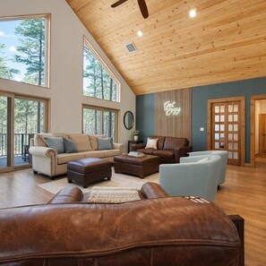 Smart TV, chimenea, videojuegos y reproductor de DVD 