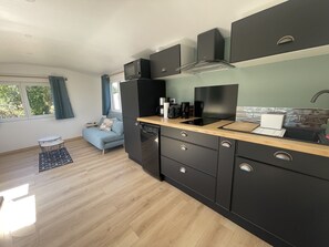 Køleskab, mikrobølgeovn, ovn, kogeplade